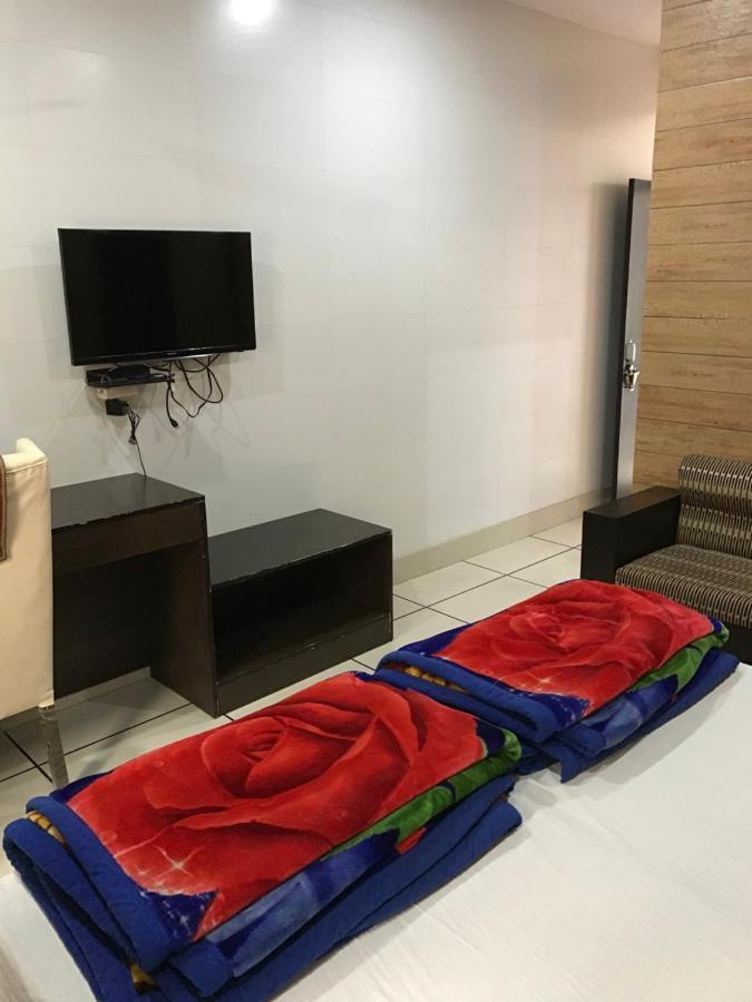 Hotel Natraj Bulandshahr Екстер'єр фото