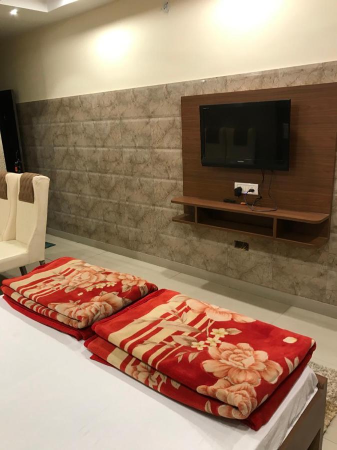 Hotel Natraj Bulandshahr Екстер'єр фото