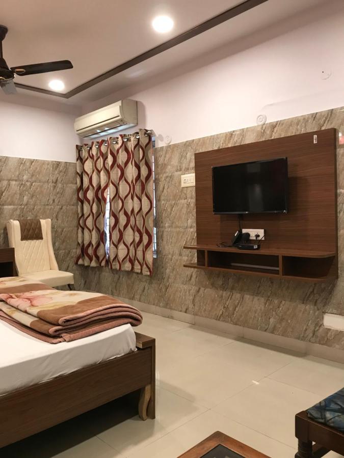 Hotel Natraj Bulandshahr Екстер'єр фото
