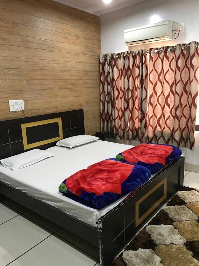 Hotel Natraj Bulandshahr Екстер'єр фото