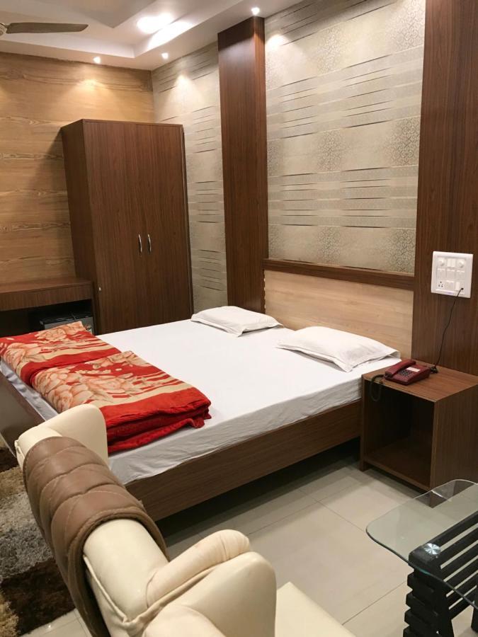 Hotel Natraj Bulandshahr Екстер'єр фото