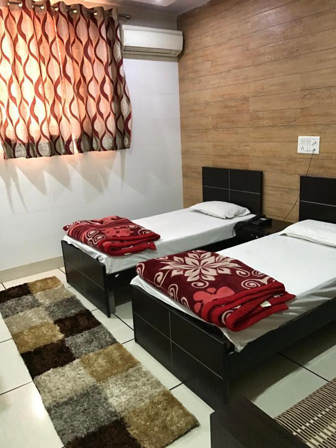 Hotel Natraj Bulandshahr Екстер'єр фото